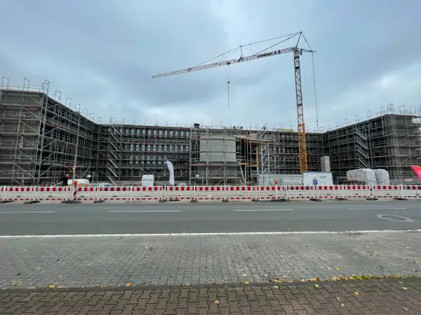 Sonder- & Raumgerüste – Layher Allround & Gitterträger